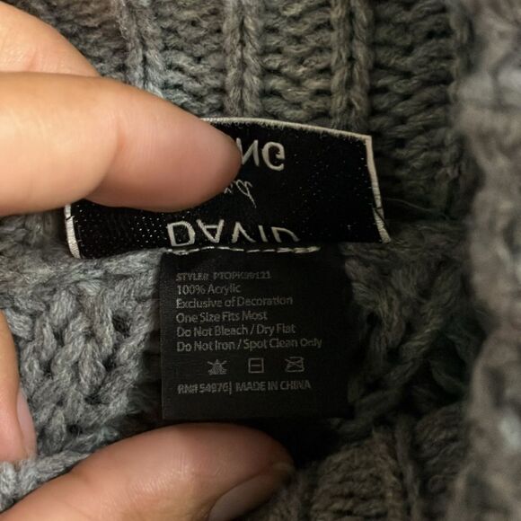 David and young Gray Cable Knit Turtleneck Poncho tassel detail - Picture 2 of 2